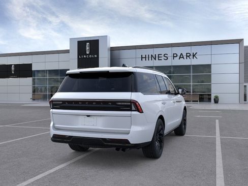 New 2026 Lincoln Navigator Reserve AWD/4WD image 8
