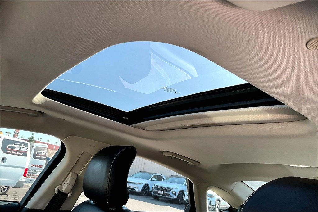 Used 2018 Ford Fusion Energi Titanium FWD image 12