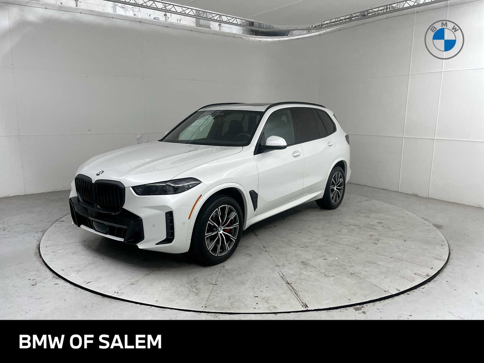 Used 2025 BMW X5 xDrive40i w/ M Sport Package AWD/4WD image 1