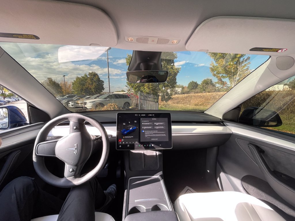 Used 2024 Tesla Model Y Long Range AWD/4WD image 4
