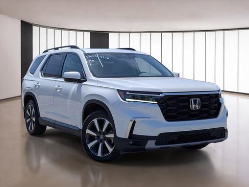 Used 2025 Honda Pilot Touring image 5