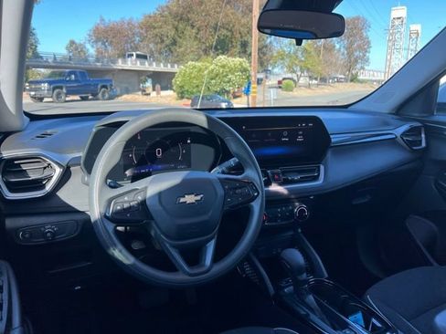 Used 2025 Chevrolet TrailBlazer LT AWD/4WD image 13