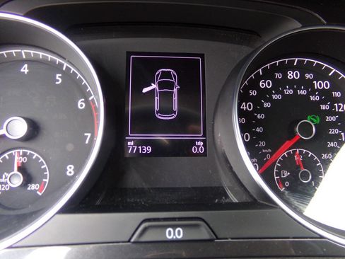 Used 2018 Volkswagen Golf S image 30