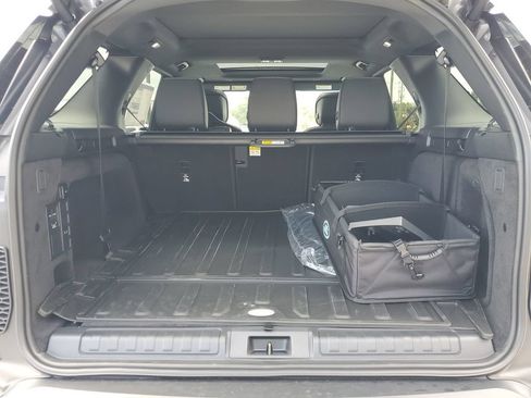 New 2025 Land Rover Discovery S AWD/4WD image 11