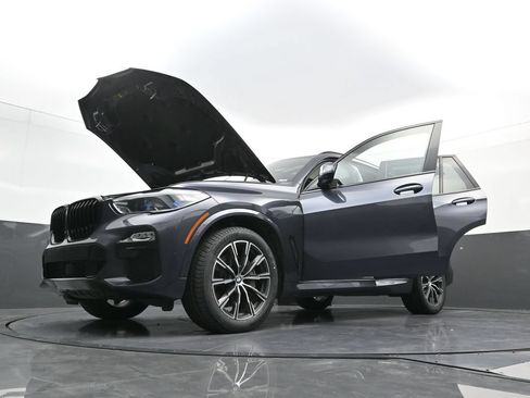 Used 2019 BMW X5 xDrive50i w/ M Sport Package AWD/4WD image 39