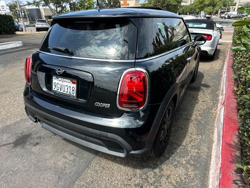 Used 2024 MINI Cooper 2-Door Hardtop FWD image 4