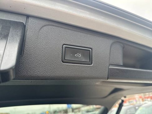 Used 2023 Volkswagen Atlas SE image 7