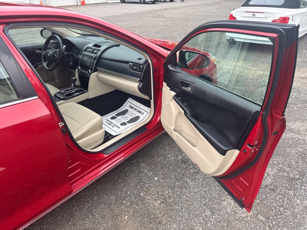 Used 2012 Toyota Camry LE FWD image 30