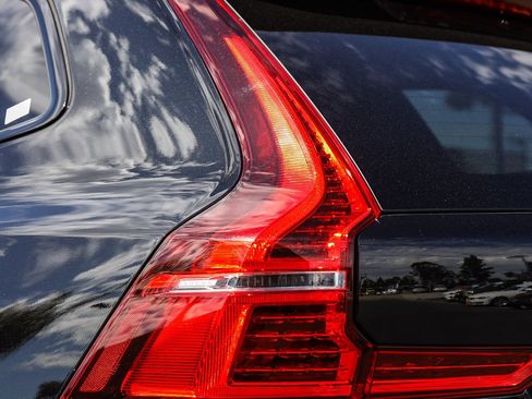 Used 2025 Volvo XC60 B5 Plus w/ Climate Package image 8