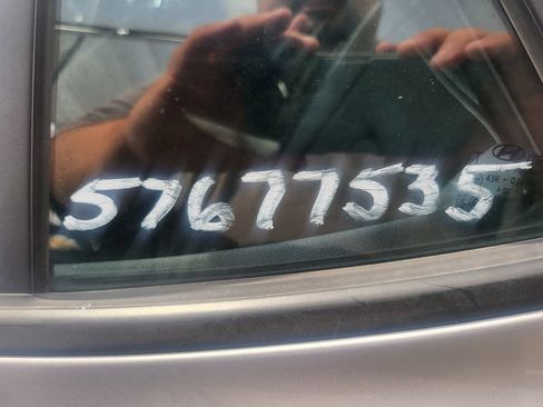 Used 2025 Hyundai Venue SEL FWD image 4