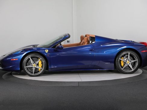 Used 2015 Ferrari 458 Spider RWD image 6