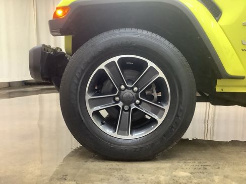 Used 2023 Jeep Wrangler Unlimited Sahara AWD/4WD image 26