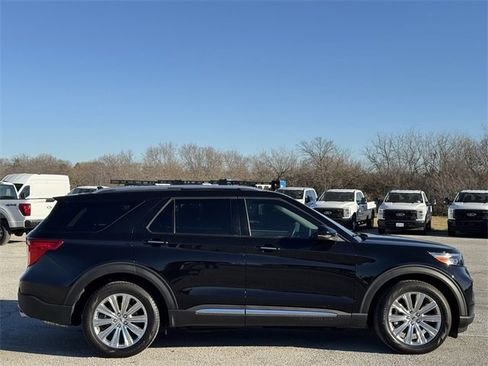 Used 2023 Ford Explorer Limited w/ Limited Technology Package image 4