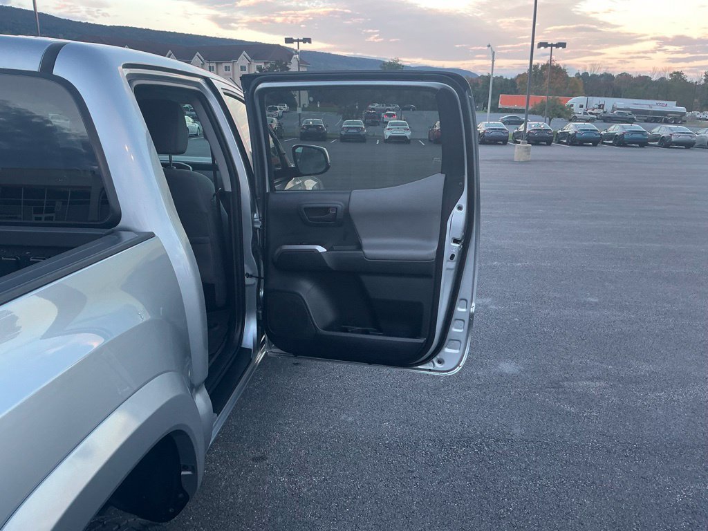 Certified 2023 Toyota Tacoma SR5 AWD/4WD image 29