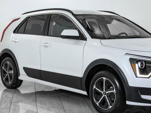 Used 2024 Kia Niro LX image 50