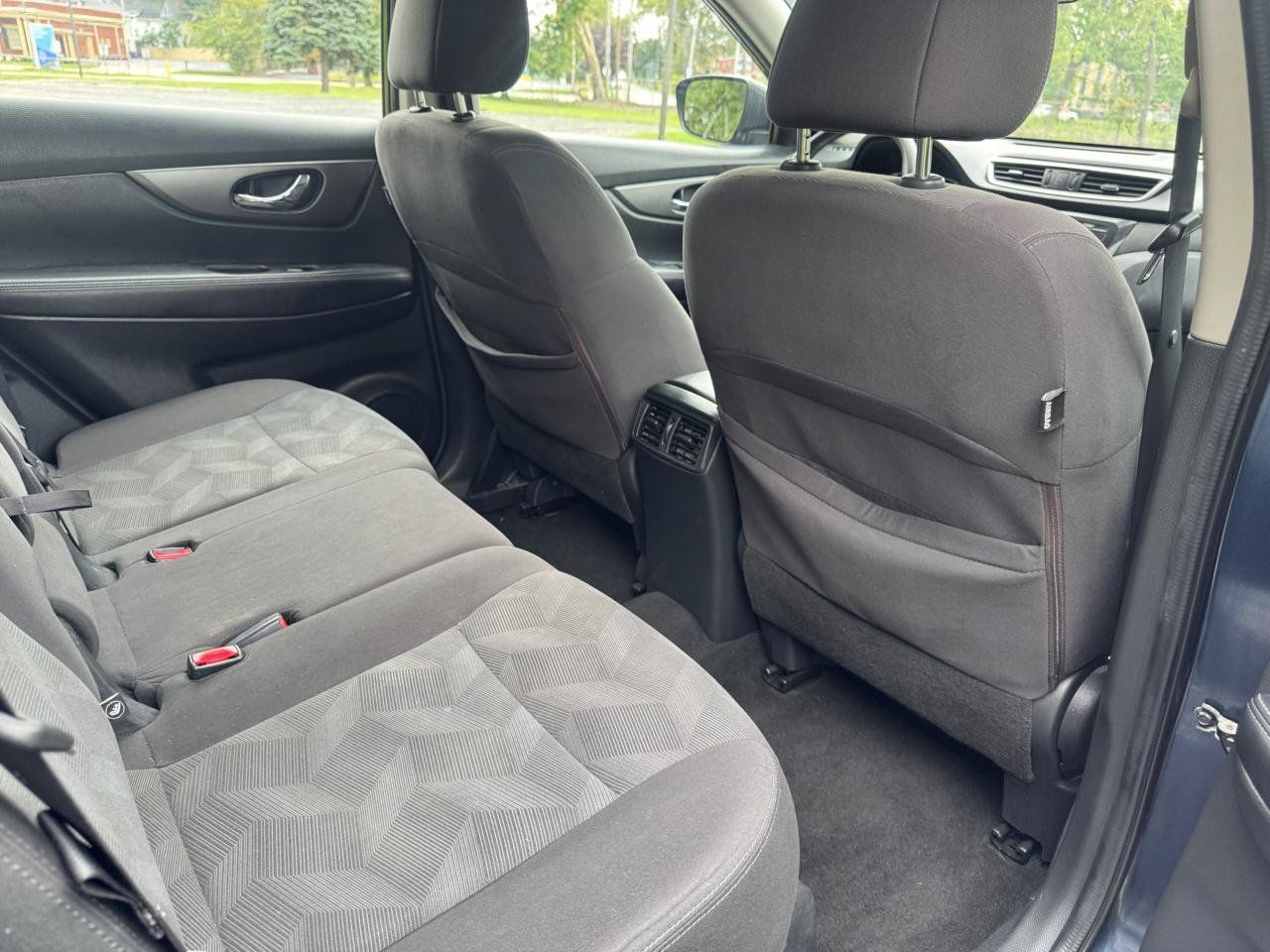 Used 2016 Nissan Rogue S AWD/4WD image 39