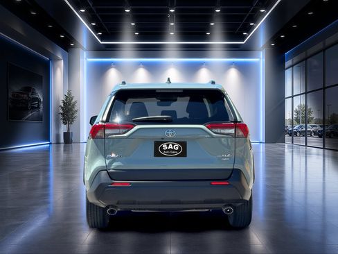 Used 2021 Toyota RAV4 XLE w/ XLE Grade Weather Package AWD/4WD image 5