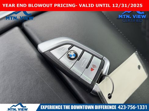 Used 2022 BMW 750i xDrive w/ Luxury Rear Seating Package image 26