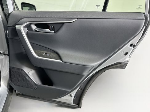 Used 2025 Toyota RAV4 Limited image 31