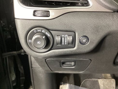 Used 2022 Jeep Cherokee Limited w/ Elite Package image 20