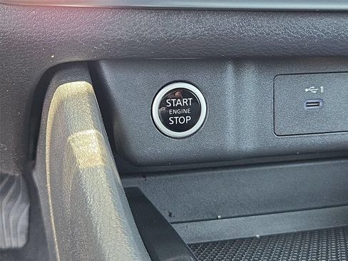 Used 2021 Nissan Rogue SV FWD image 9