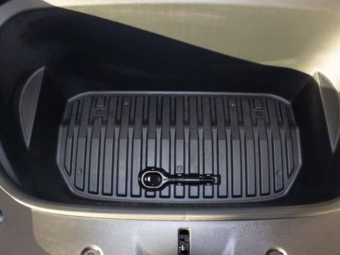 Used 2021 Tesla Model Y Long Range image 3