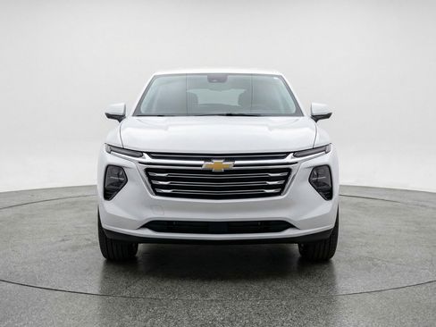Used 2025 Chevrolet Equinox LT image 2