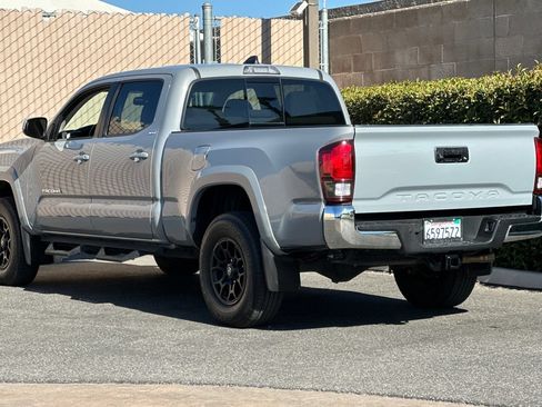 Used 2020 Toyota Tacoma SR5 RWD image 6