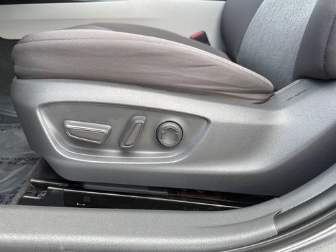 Used 2019 Toyota Camry LE image 13