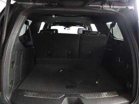 Used 2023 Chevrolet Suburban Premier image 11