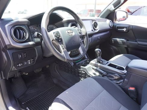 Used 2020 Toyota Tacoma TRD Off-Road w/ Technology Package RWD image 17