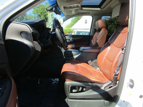 Used 2017 Cadillac Escalade Premium Luxury image 9