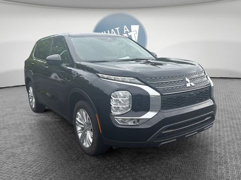 Used 2024 Mitsubishi Outlander ES AWD/4WD image 1