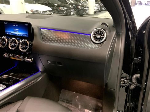 Used 2025 Mercedes-Benz GLA 250 image 17