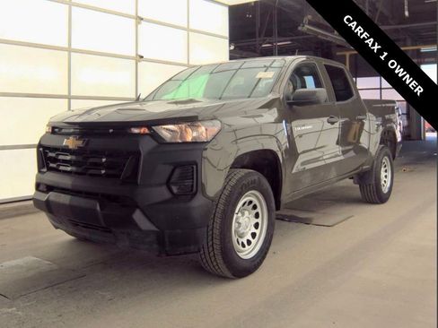 Used 2024 Chevrolet Colorado W/T image 2