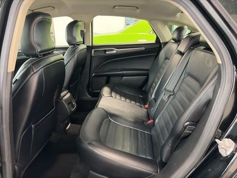 Used 2017 Ford Fusion SE w/ Fusion SE Technology Package image 10