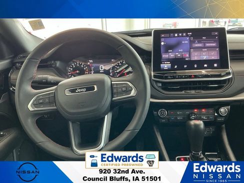Used 2025 Jeep Compass Trailhawk AWD/4WD image 15