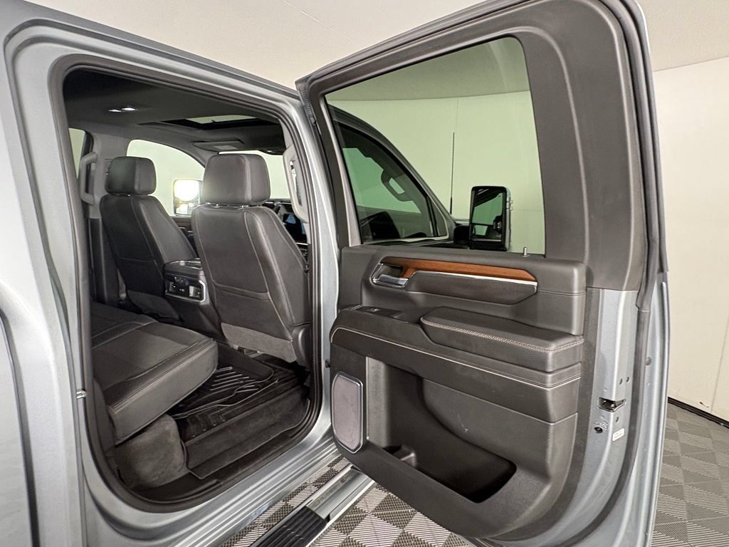 Used 2024 GMC Sierra 3500 Denali w/ Technology Package AWD/4WD image 31