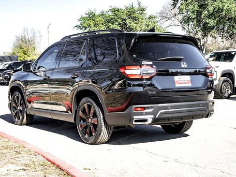 Used 2025 Honda Pilot Black Edition image 7