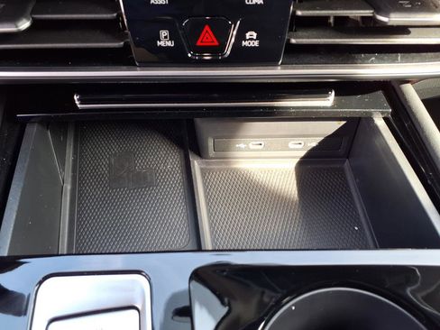 Used 2024 Volkswagen Atlas Peak Edition SE image 33