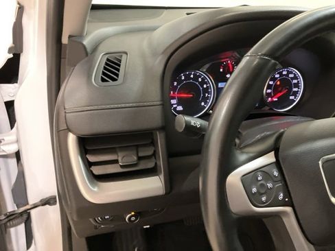 Used 2024 GMC Terrain SLT image 14