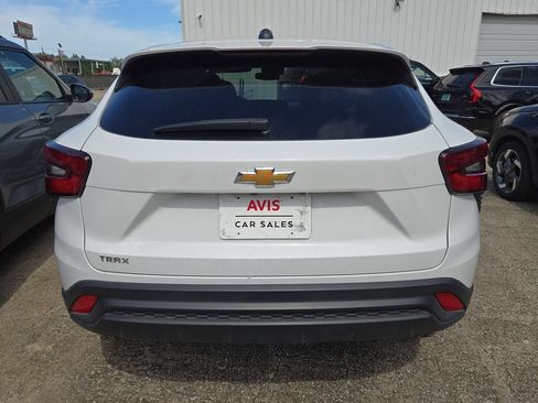 Used 2025 Chevrolet Trax LS FWD image 6