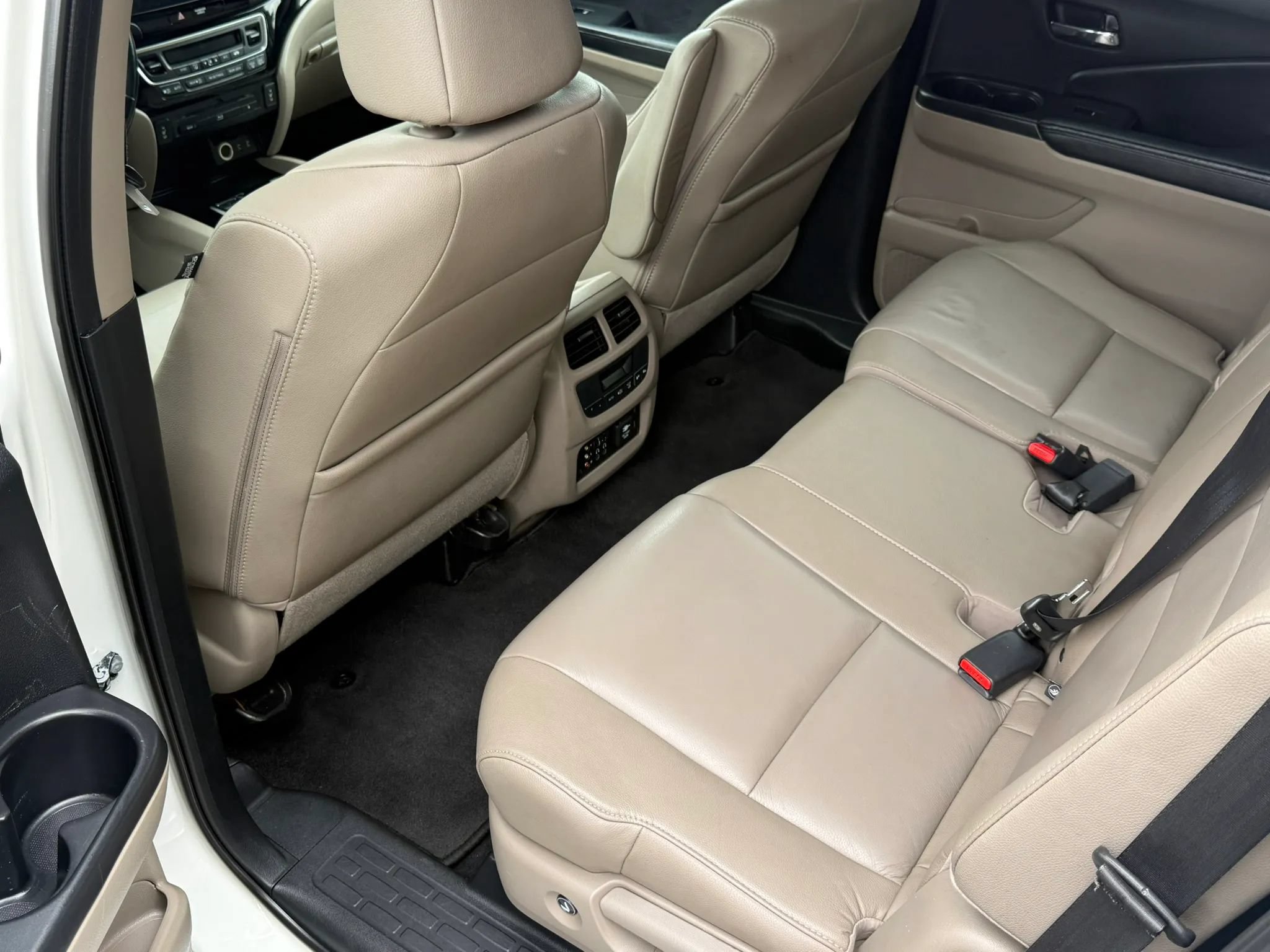 Used 2016 Honda Pilot Touring image 24