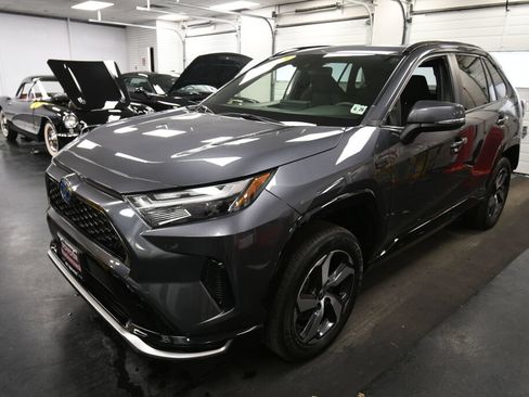 Used 2023 Toyota RAV4 SE w/ Weather & Moonroof Package AWD/4WD image 4