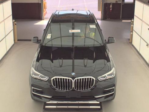 Used 2023 BMW X5 xDrive40i w/ Premium Package AWD/4WD image 2
