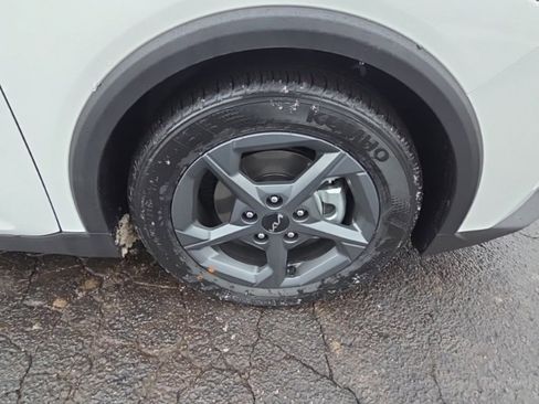 New 2026 Kia K4 LXS image 9