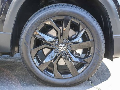 Used 2024 Volkswagen Taos SE image 11