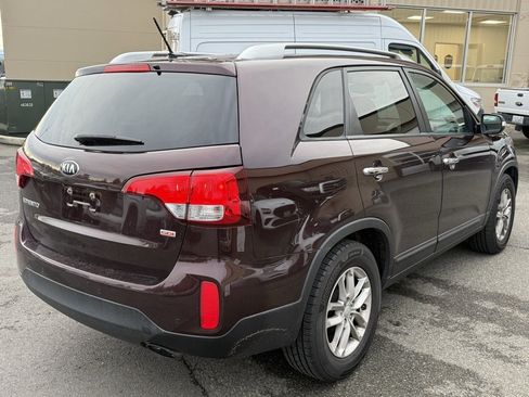 Used 2015 Kia Sorento LX image 4