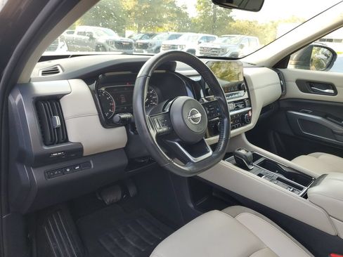 Used 2025 Nissan Pathfinder SL FWD image 19