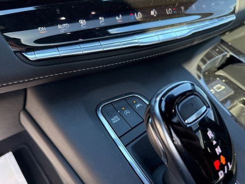 Used 2024 Cadillac Escalade Sport w/ LPO, ONYX Package image 32